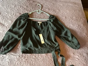 Neu mit Etikett schwarze BCBG kurze Bluse mit Krawatte, 3/4 Puffärmel Small UVP 78 $ - Bild 1 von 10