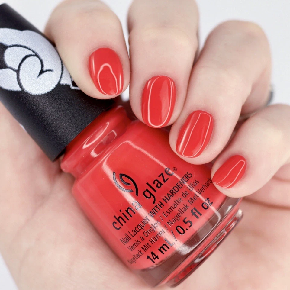 China Glaze - #1707 No Hold‘s Barb - Bright Red, Shiny - Image 1 of 1