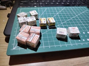 Lot #5 bedruckte Kartons mit Automobilprodukten bereit für Dioramen Maßstab 1:24-1/25 - Bild 1 von 12