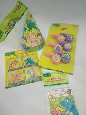 Raro Cuentos de Dragones Decoraciones Lote Suministros Fiesta Sombreros, Silbatos, Nuevo Antiguo Stock  Foto 1 de 4