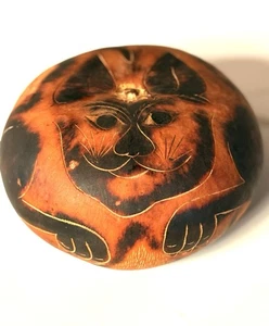 "Calabaza tallada a mano gato grabada imagen quemada semillas de Perú sonajero arte popular 6""" - Imagen 1 de 8