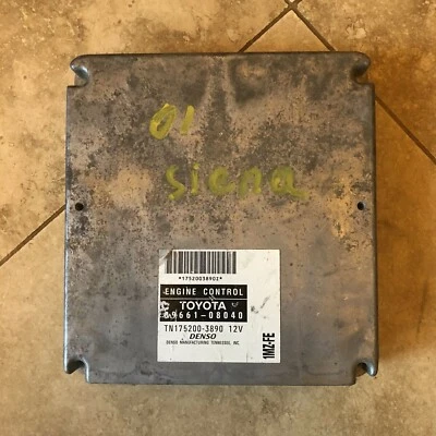 Módulo de control del motor Toyota Sienna 2001 (automático) 89661-08040 Foto 1 de 3