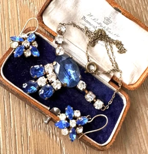 Lovely vintage goldtone clear and blue rhinestone necklace and earrings set - Picture 1 of 5
