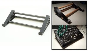Kohlefaser abgewinkelt neigbar Ständer Halter für Moog Mavis monophon Synthesizer - Bild 1 von 8