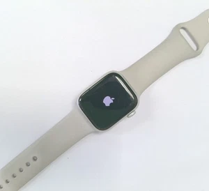 Apple Watch Series 7 - 41mm - GPS + Cellular Starlight z opaską sportową - 70% biustonosz - Zdjęcie 1 z 6