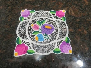 kalocsa Hungarian hand embroidered doily lace Kalocsai floral 5 1/4" x 5 1/4" - Foto 1 di 2