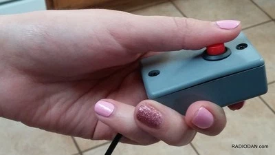 PUSH TO TALK PTT SWITCH EASY mit 3,5 mm 1/8 1/4 Cinch Stecker Momentan verriegelt GRAU - Bild 1 von 3