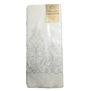 New Hallmark White Paper Table Cover 60" x 102" XL Ornate Traditional Vintage - Imagen 1 de 4