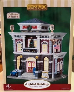 RAR! Lemax Police Precinct 13 #75560 Weihnachtsdorf beleuchtetes Gebäude NICHT MEHR PRODUZIERT 2012 - Bild 1 von 7