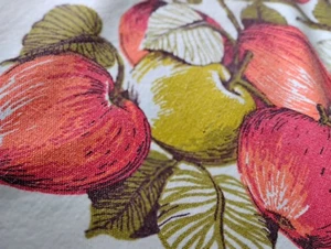 TOVAGLIA VINTAGE ANNI 50-DISEGNO MELE ROSSE E GIALLE-52"X60" RETTANGOLO-MISTO COTONE - Foto 1 di 7