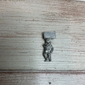 WHITE METAL OO/HO Gauge Model Railway MAN WITH SIGN. - Foto 1 di 2