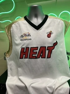 Vintage Miami Heat Dwyane Wade 2006 NBA Finals Jersey Majestic White Mens XL - Picture 1 of 4