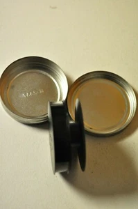 Two 3 1/2" 16mm metal film spools and one empty can. - Picture 1 of 4