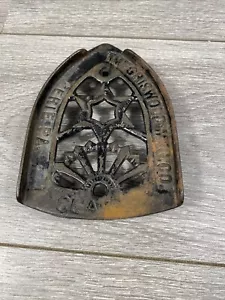 Vintage Antique GRISWOLD CAST IRON CLASSIC TRIVET Sad Iron Design - Picture 1 of 5