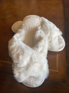 NWT Women’s House Fluffy Memory Foam Open Toe Slip On Indoor Slippers Sz 9-10 - Picture 1 of 5