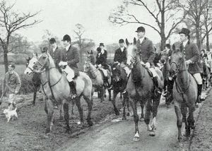 Warwickshire Hunt Meet At Honington 1966 Photo Article H126 - Picture 1 of 3