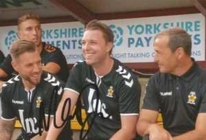 CAMBRIDGE UNITED: MARK BUNN SIGNED 6x4 ACTION PHOTO+COA - Picture 1 of 1