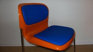 blau, orange Swing Stapelstuhl Drabert Design Gerd Lange 1975 Stahlrohr
