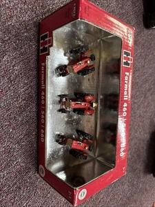 ERTL 1/64 Escala Vintage Farmall 460, 560, 660 Juego De Demostrador 3 piezas - Imagen 1 de 7
