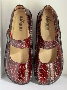 EUC ALEGRIA 40 9.5-10 Mary Jane Paloma Wine Etched Silver Patent Leather Shoes - Picture 1 of 17