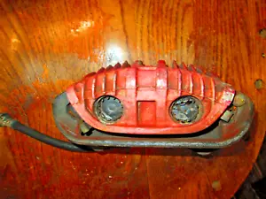 Pinza de freno delantera derecha Corvette C4 1988-1994 con soporte y línea - Imagen 1 de 7