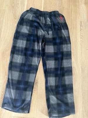 Pantalones de dormir U.S. Polo Assn para hombre talla mediana a cuadros azules y grises Foto 1 de 4