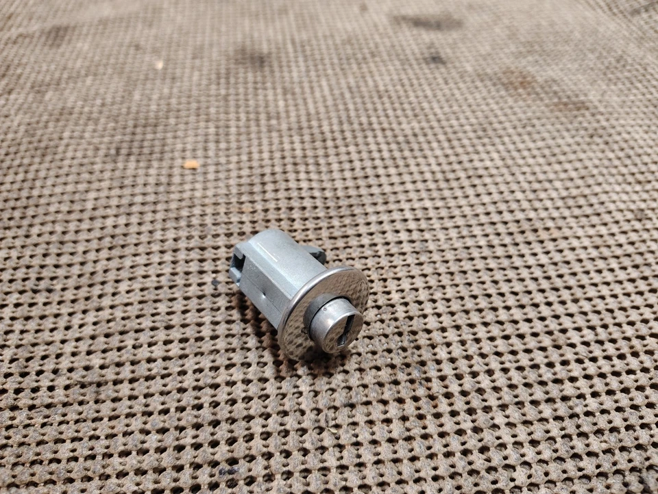 Buick Wildcat GS Electra 225 1966 1967 LeSabre caja de guantes cierre pestillo #2 Foto 1 de 4