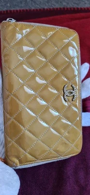 Auténtica cartera Chanel acolchada con cremallera alrededor Foto 1 de 4