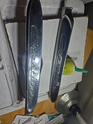 1953 53 FORD CRESTLINE LH RH молдинг отделка эмблема тисненый сценарий копье отделка оригинал - Изображение 1 из 3