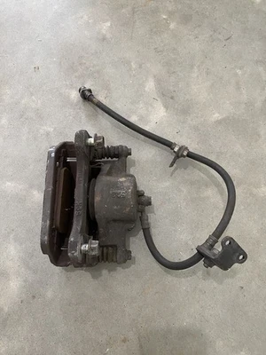 00-09 HONDA S2000 PINÇA DE FREIO DIANTEIRA ESQUERDA MOTORISTA com SUPORTE E LINHA DE FREIO FABRICANTE DE EQUIPAMENTO ORIGINAL - Imagem 1 de 4