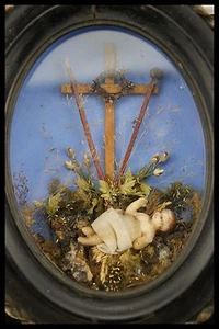 † NATIVIDAD DE JESÚS RELICARIO CERA NIÑO JESÚS FIGURA ENMARCADA ARMA CHRISTI FRANCIA - Imagen 1 de 12