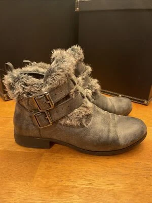 Forever 21 серый мех ботинок ремень скольжения на пряжке супер милый носок на каблуке 10» - Изображение 1 из 4