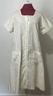 Abrigo de casa vintage floral pastel talla mediana bolsillos manga corta cabaña abuela Foto 1 de 4