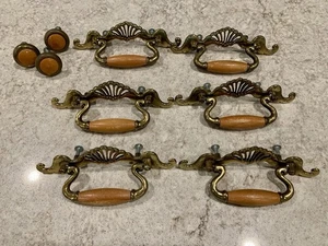 6 Vintage Messing Eiche FRANZÖSISCHE PROVINZ Hardware Schublade Zug 2 1/2" Mitte + 3 Knöpfe - Bild 1 von 15