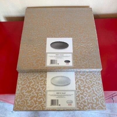 Alessi Dressed Round Tray 2 Stück Marcel Wanders White & Black Embossed Pattern - Bild 1 von 4