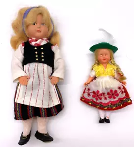 2 Muñecas de recuerdo europeas de colección cabello rubio ambos articulados 7,5""/5"" tiene ojos para dormir - Imagen 1 de 8
