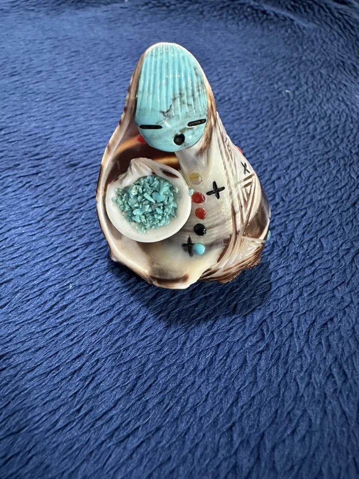 Zuni Corn Maiden 迷你贝壳恋物癖雕刻,2 英寸 — 第 1/4 张图片
