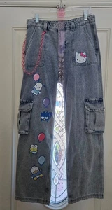 Hot Topic - Pantalones de mezclilla cargo Hello Kitty And Friends rosa cinturón y cadena talla 9 - Imagen 1 de 12