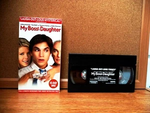 MY BOSS'S DAUGHTER (VHS 2004) FULL LENGTH DEMO, Aston Kutcher, Tara Reid - Picture 1 of 4