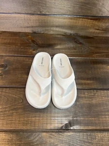 NEW Project Cloud ‘Pillow’ Light Gray Flip Flop Sandals Women Size 9 - Picture 1 of 12