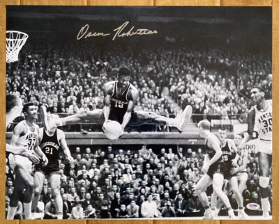 Foto firmada por Oscar Robertson 16x20 Cincinnati Bearcats Salón de la fama PSA/ADN AUTOGRAFIADA Foto 1 de 3