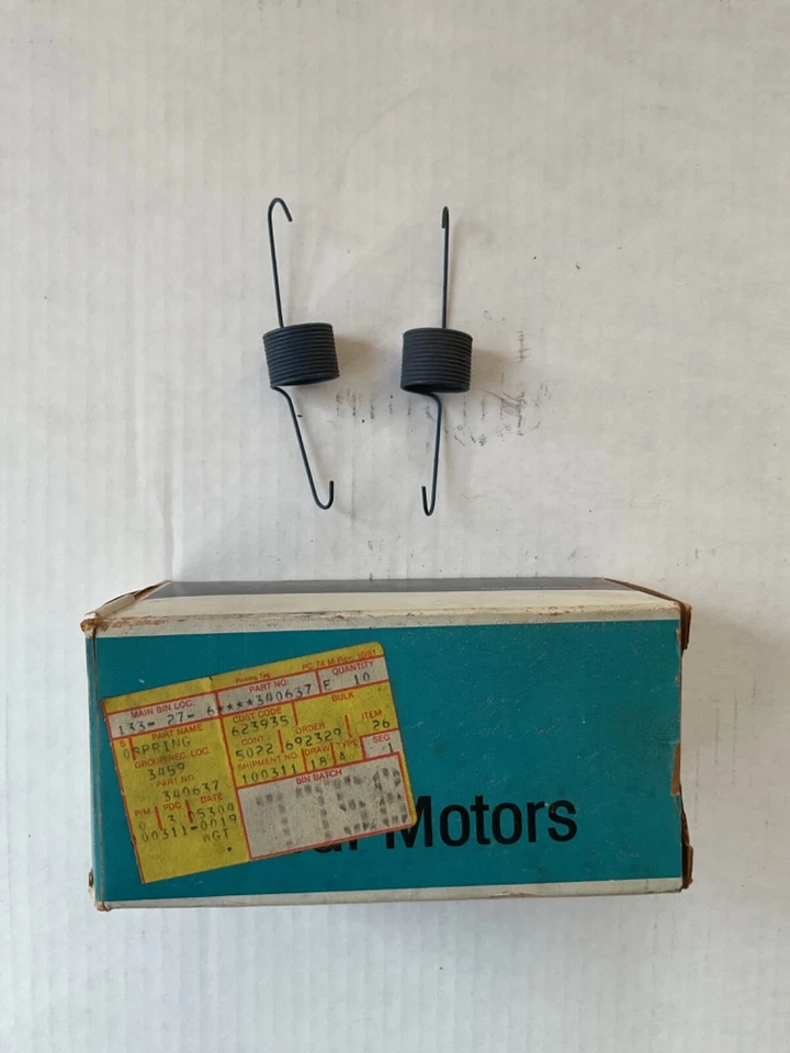 Chevrolet y Corvette Outer Accel 1974-80 2 NOS. Parte de resorte de tracción trasera # 340637 Foto 1 de 3