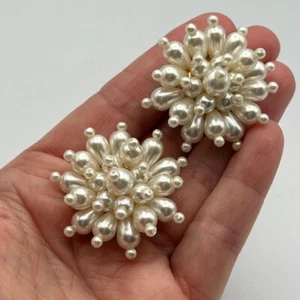 Orecchini Vintage Finto Avorio Forma Goccia Perle Grappolo Fiori Fiocco di Neve Clip - Foto 1 di 6