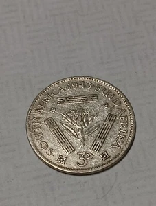 1943 South Africa  Silver 3 Pence  Xf Choice  .800 Silver O/644 - Picture 1 of 2