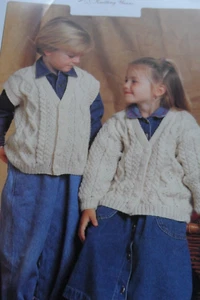 TEDDY ARAN CARDIGAN/WESTE STRICKMUSTER GR. 20-30 Ins NEU (7512) - Bild 1 von 5