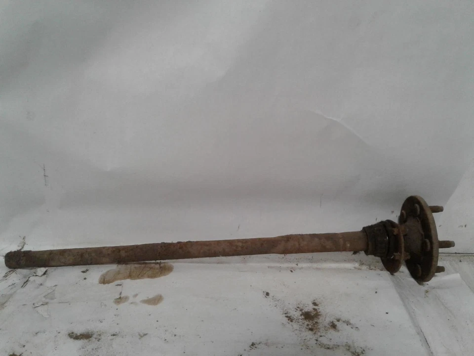 Eixo de transmissão traseiro direito usado serve: 1989 Ford Aerostar eixo traseiro Spicer manuf - Imagem 1 de 4