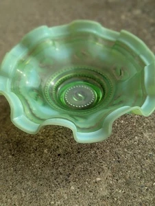 Jefferson ASTRO Comet Rings Green Opalescent Art Glass Double Crimped 8 1/2 BOWL - Picture 1 of 7