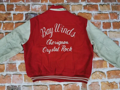 *CHEVIGNON VINTAGE COLLEGE JACKE*BAY WINDS CRYSTAL ROCK*ROT*GR: XL*TIP TOP - Bild 1 von 4