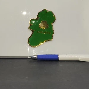 Green Shamrock Map ~ Ireland ~ Metal ~ Fridge magnet - Picture 1 of 2