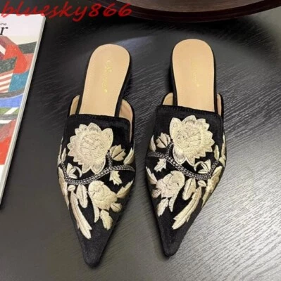 Mujeres Terciopelo Punta Punta Bordado Floral Mules Zapatos Planos Zapatilla Informal Foto 1 de 4